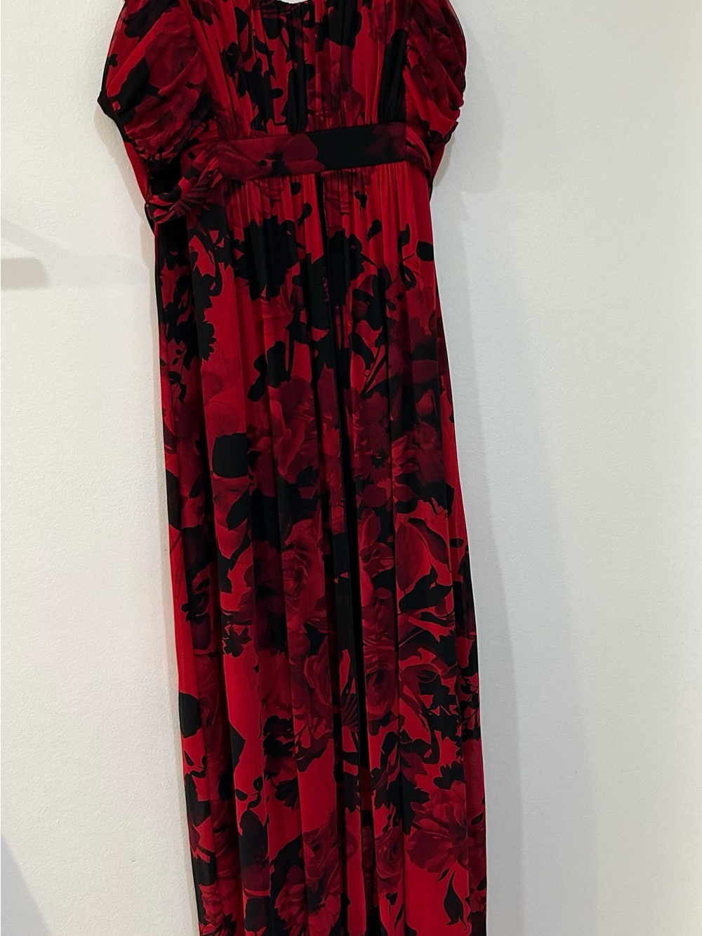 Beautiful  Red and Black Maxi Dress. Feminine and elegant. Ideal for Prom night!